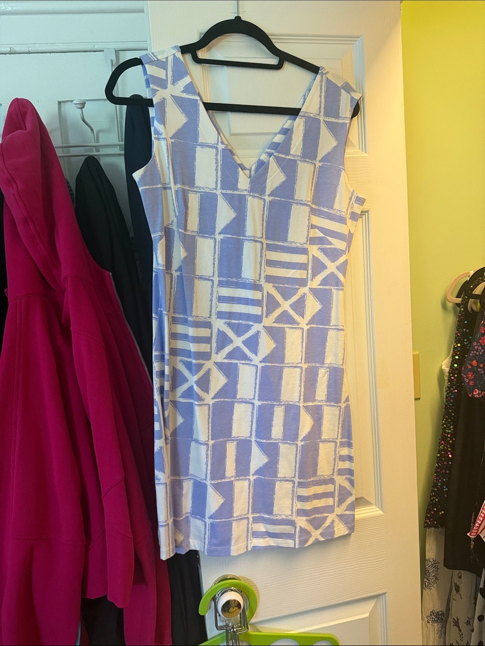 MAHI GOLD Blue & White V-Neck Geometric Print Top
